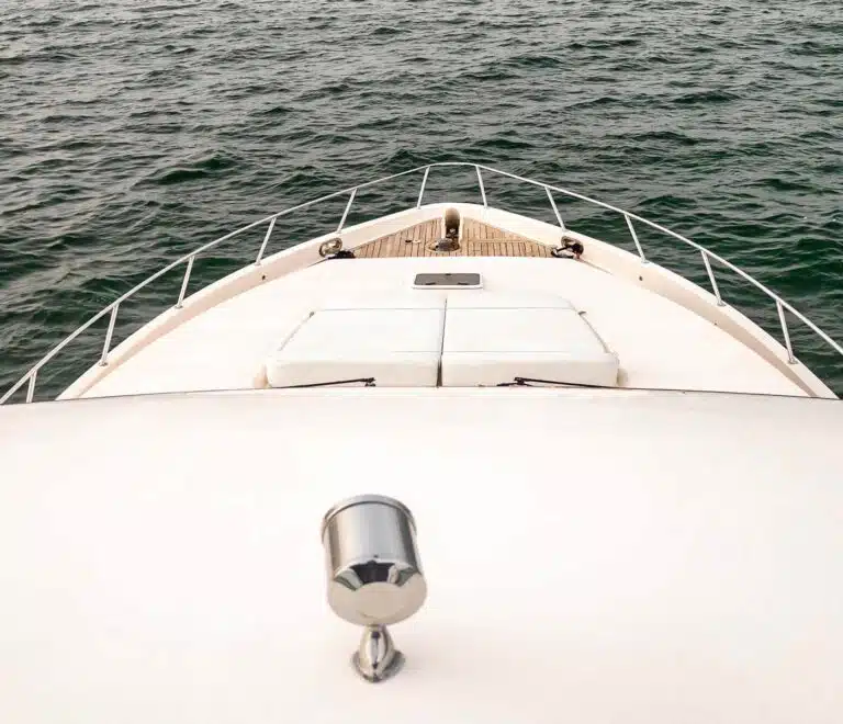 Explore the glamorous nation, with a Yacht Rental Dubai