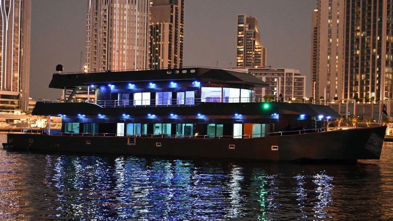 Corporate-yacht-rental-dubai