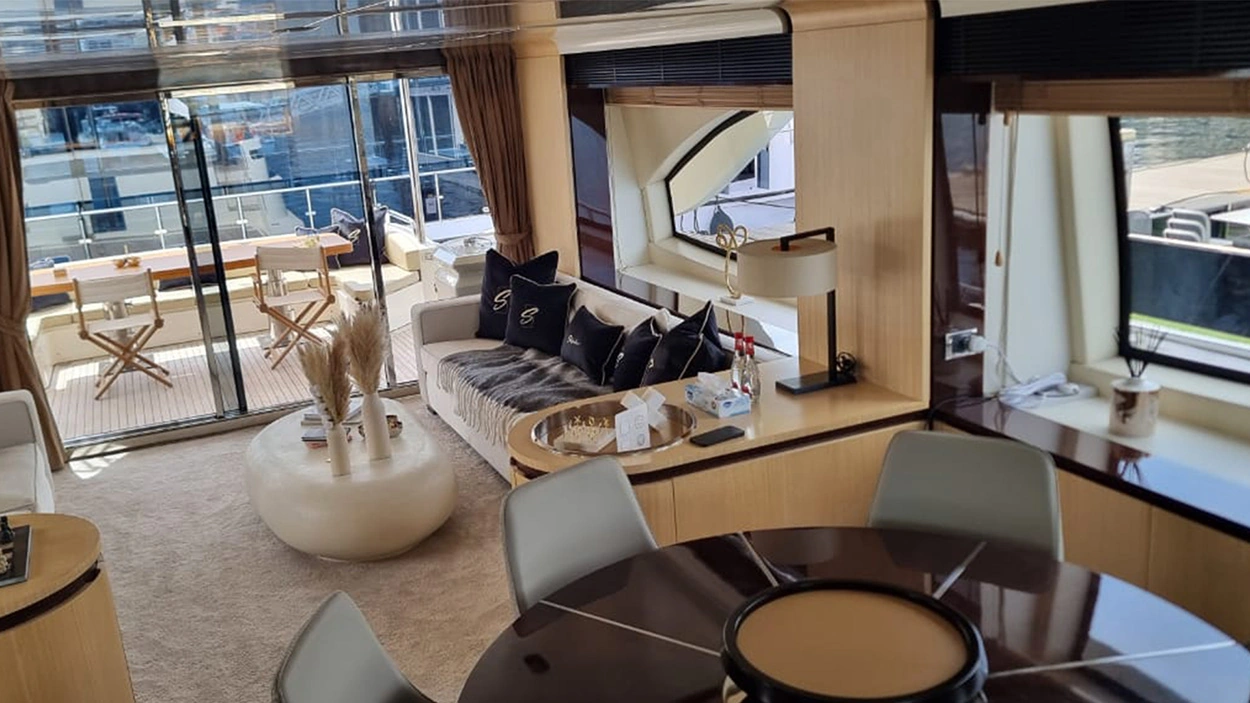 Azimut-88ft-10