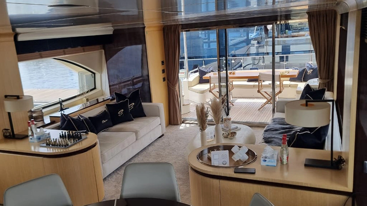 Azimut-88ft-9