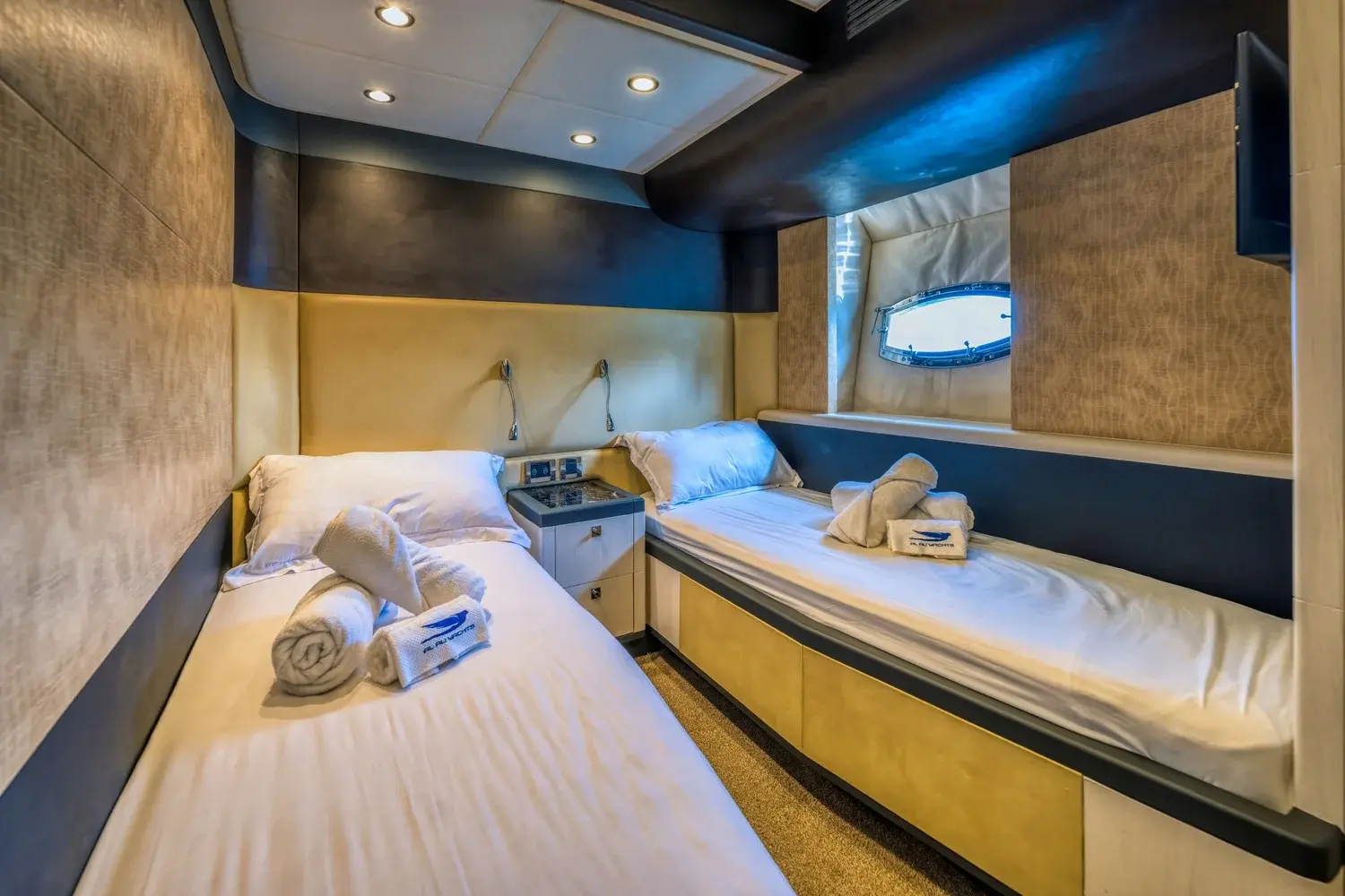 NewYear-yacht-77ft-rental-dubai