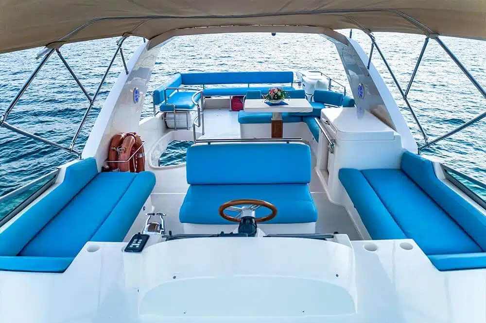 new-year-yacht-rental-bluemoon-64ft