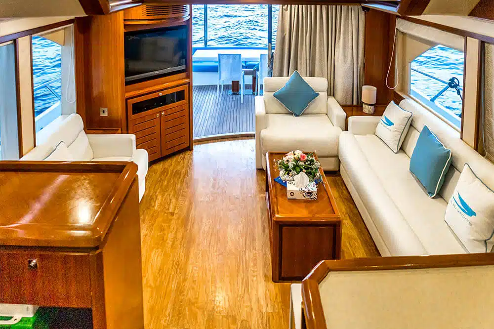 new-year-yacht-rental-bluemoon-64ft