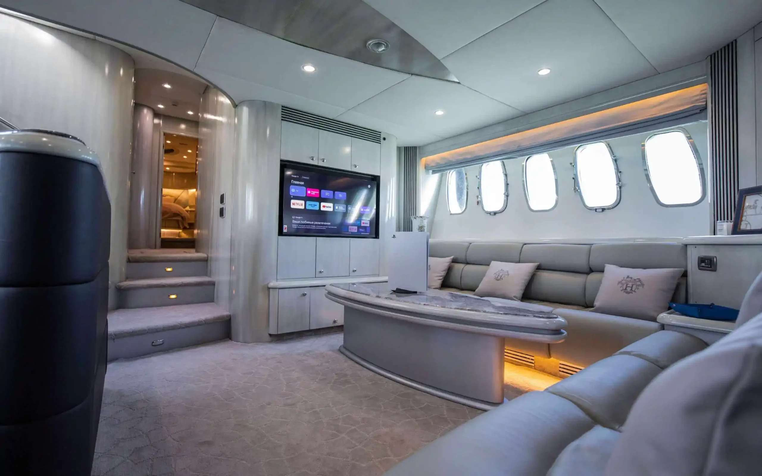 Elegant 95ft yacht in Dubai Marina for events and cruising