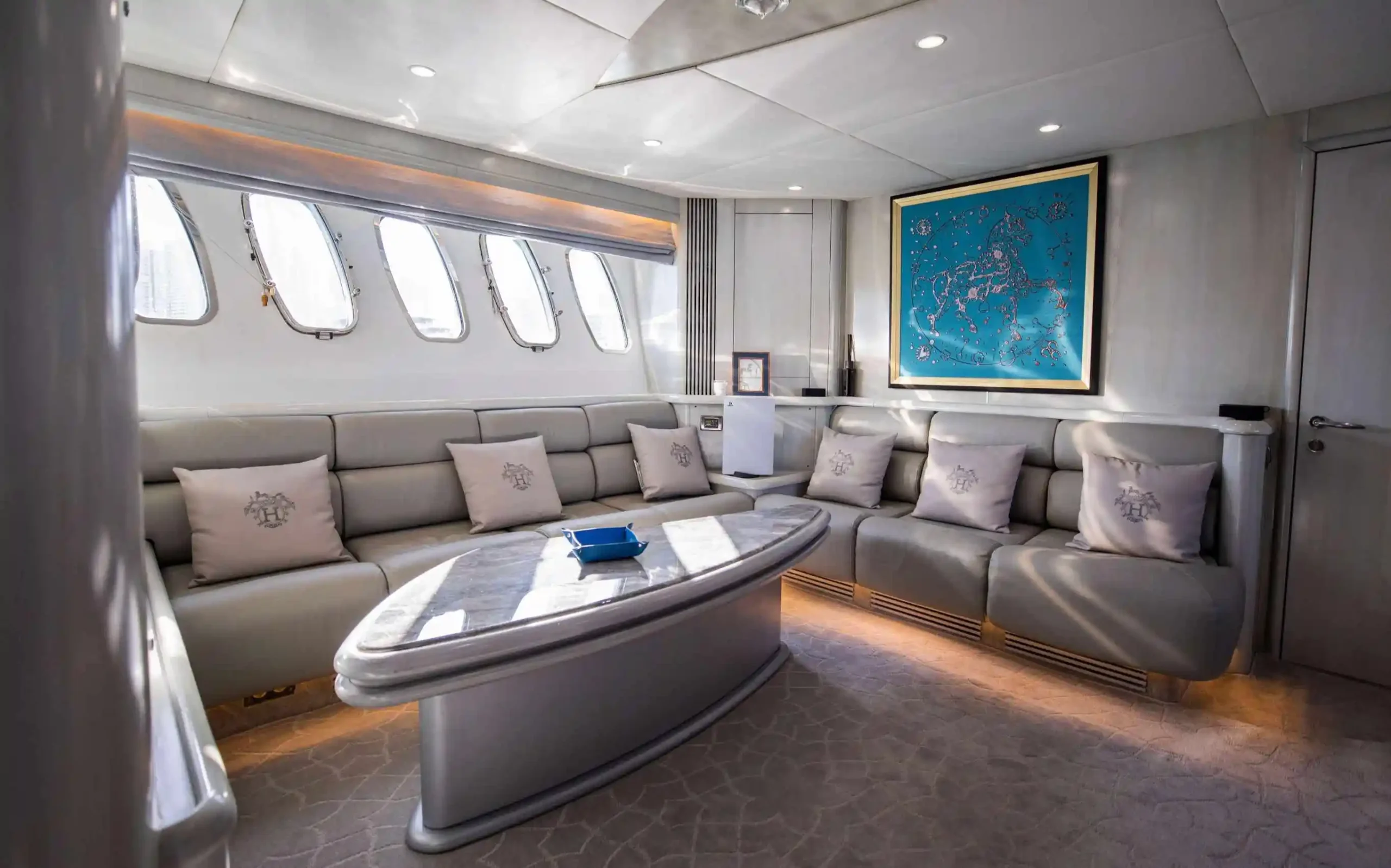 95ft Black Diamond yacht charter in Dubai