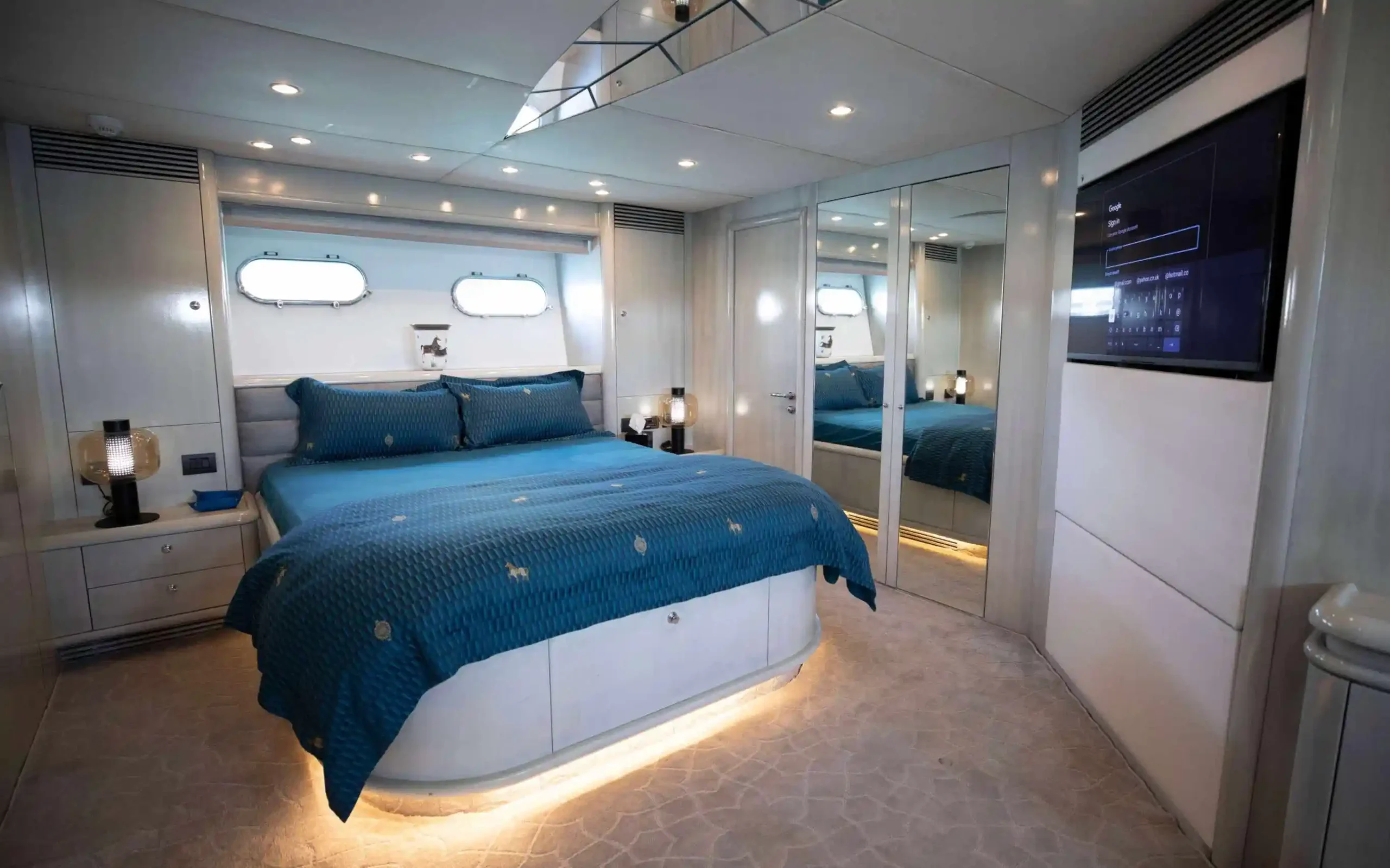 Sunseeker 95ft Black Diamond yacht in Dubai